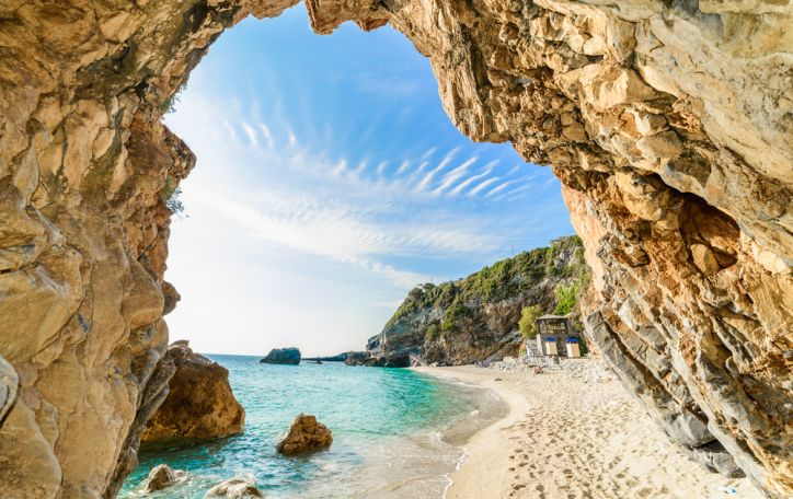 Korfu - saulės nuspalvinti kraštovaizdžiai ir skanios graikiškos gėrybės