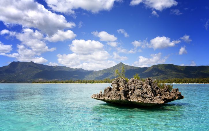 Mauricijus - Dievo pamestas žalsvas karoliukas, pūpsantis šiltame Indijos vandenyne 