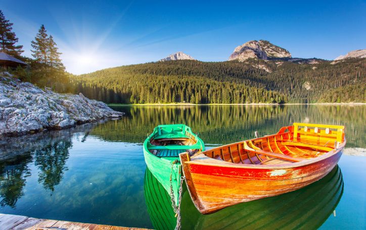 Juodkalnija - šokite į tyrą vandenį ir atraskite ramybę žalių kalnų glėbyje