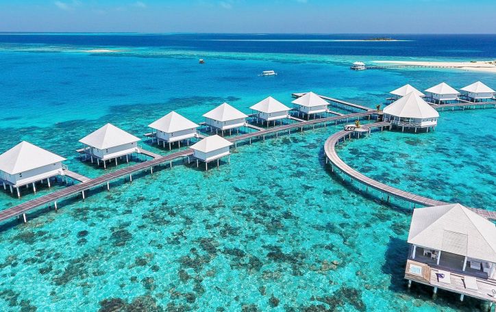 Diamonds Thudufushi Beach & Water Villas 5*