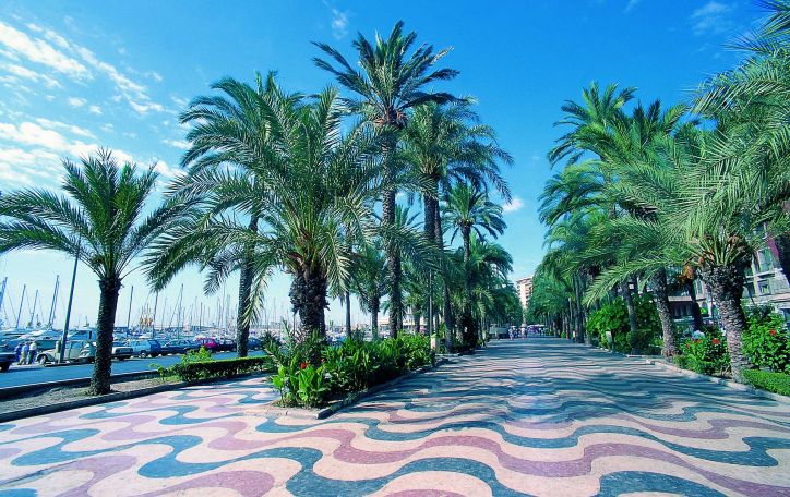 Malaga (Ispanija) - gamtos spalvos nuspalvina atostogas atpalaiduojančiomis spalvomis