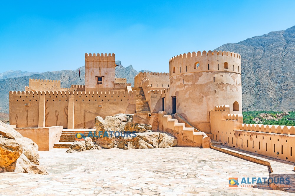Omanas Bekrastės Dykumos Gilios Tradicijos Ir Saldus Prabangos Dvelksmas Alfaturo Kelionės